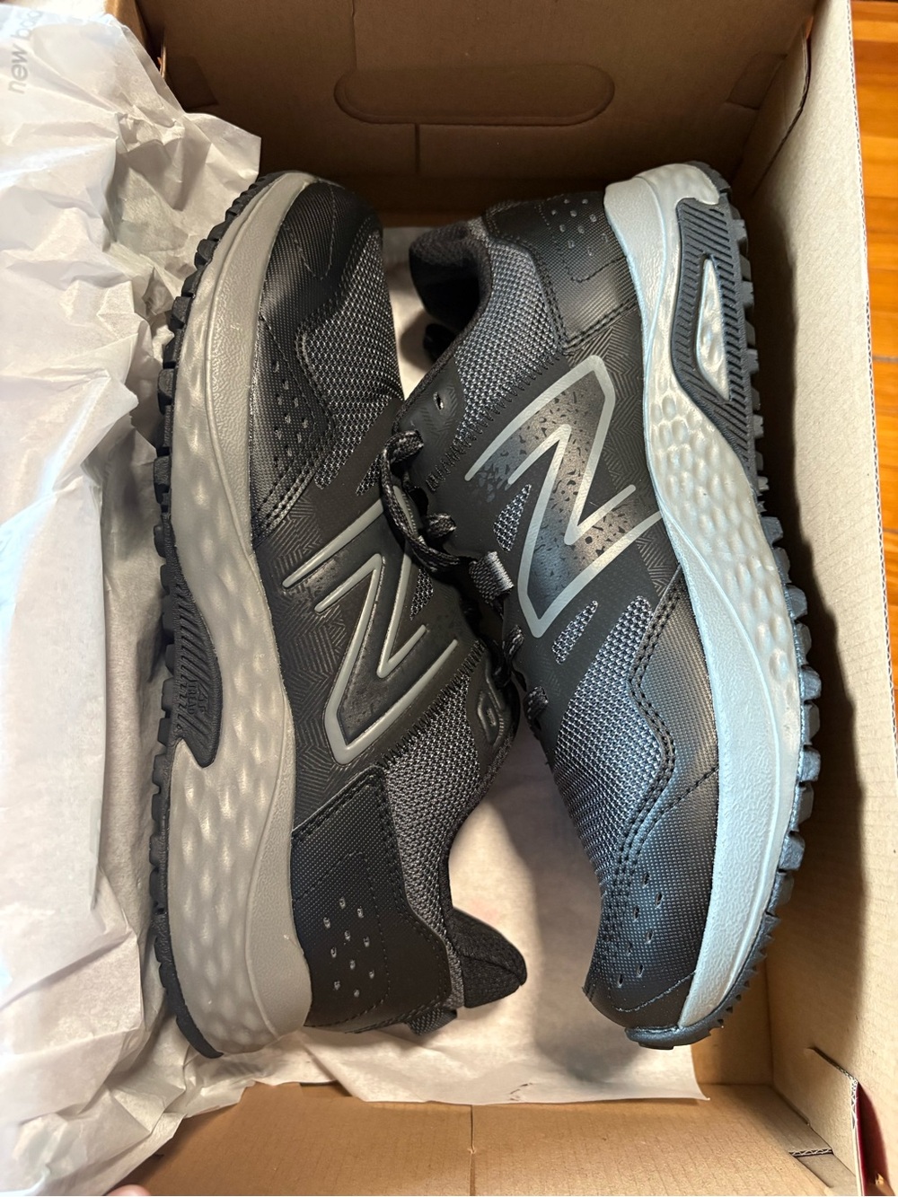 New Balance Men's Athletic Shoes Black and Gray